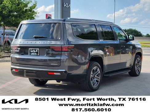 Used 2024 Jeep Wagoneer L Series II w/ Flexible Seating Group RWD image 4