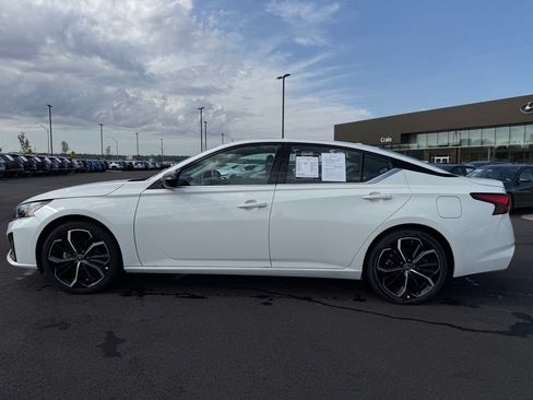 Used 2025 Nissan Altima 2.5 SR FWD image 8