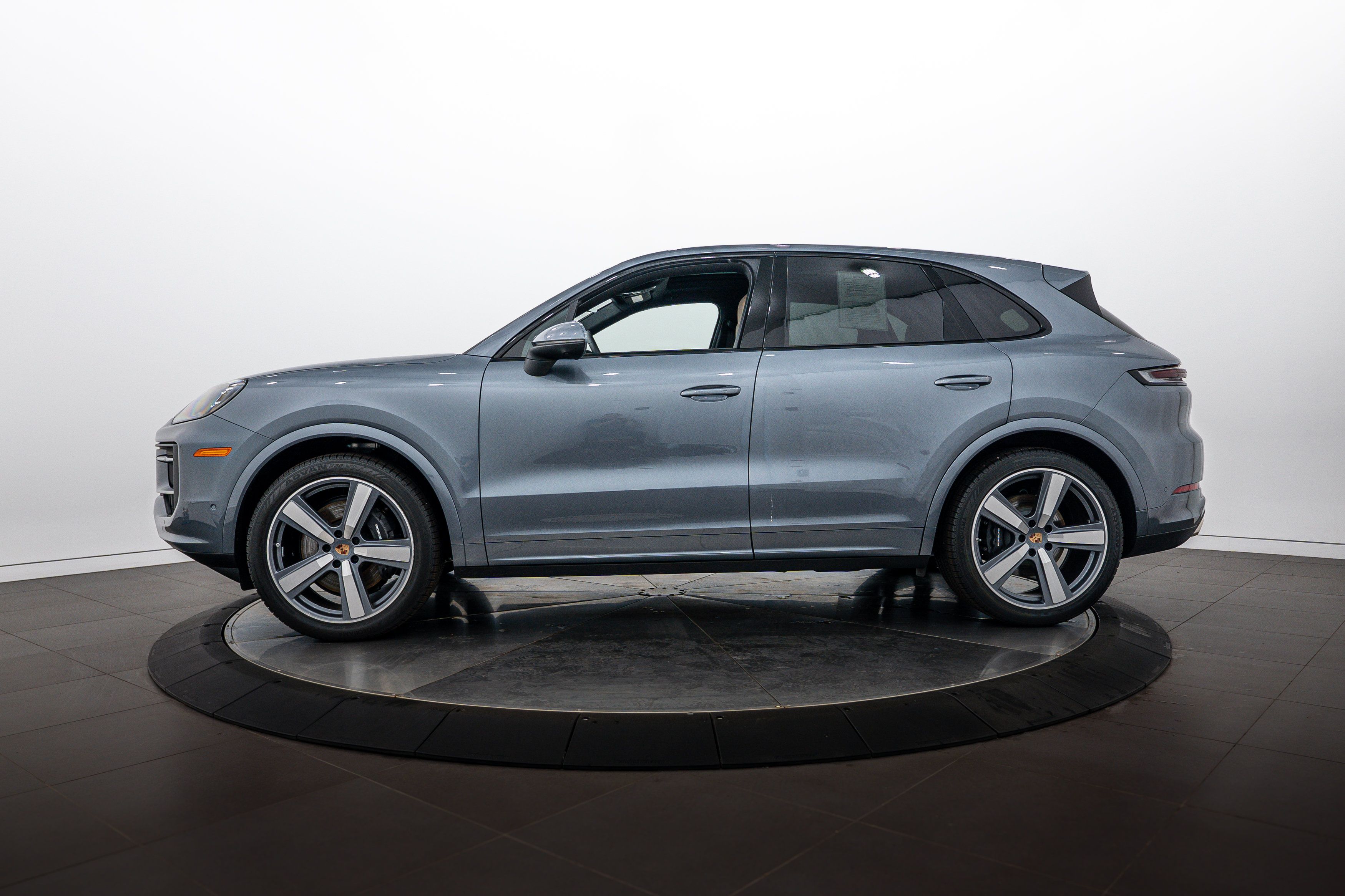 Certified 2026 Porsche Cayenne AWD/4WD image 2