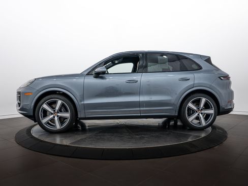 Certified 2026 Porsche Cayenne AWD/4WD image 2