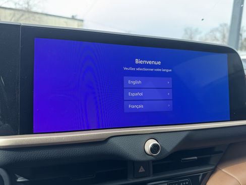 Used 2025 Toyota Crown Limited w/ Advanced Technology Package image 25