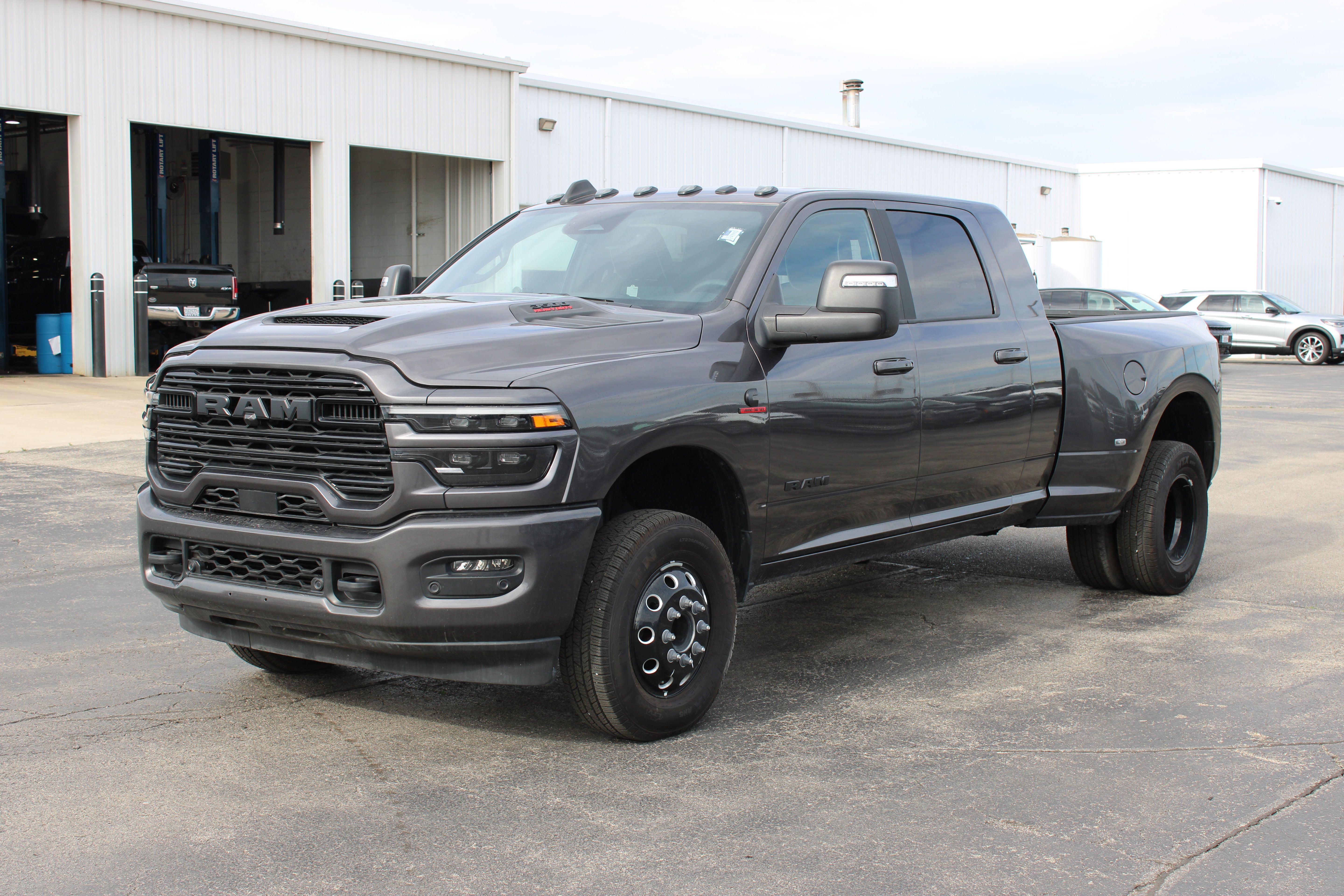 Used 2025 RAM 3500 Laramie w/ Night Edition AWD/4WD image 4