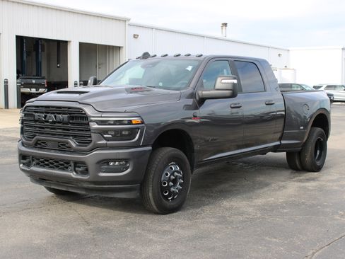 Used 2025 RAM 3500 Laramie w/ Night Edition AWD/4WD image 4