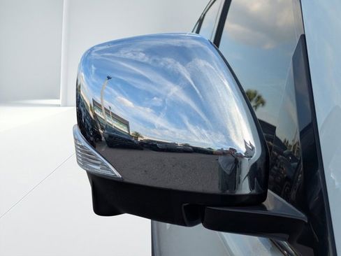 Used 2018 Nissan Armada SL w/ Moonroof Package image 10