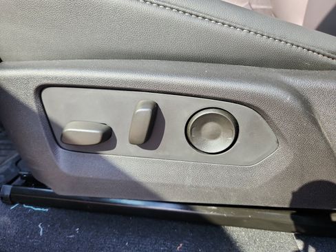 New 2025 GMC Canyon Elevation w/ Convenience Package image 14