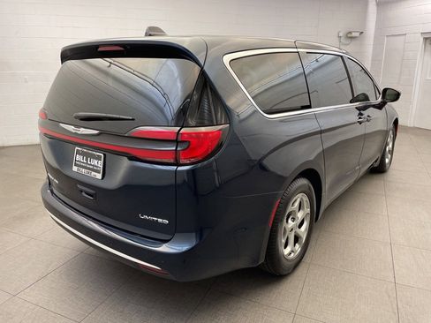 Certified 2024 Chrysler Pacifica Limited image 5