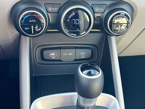 New 2025 Hyundai Venue SEL image 15