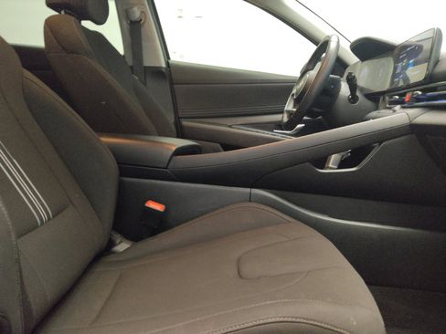 Used 2024 Hyundai Elantra SEL w/ Convenience Package FWD image 21