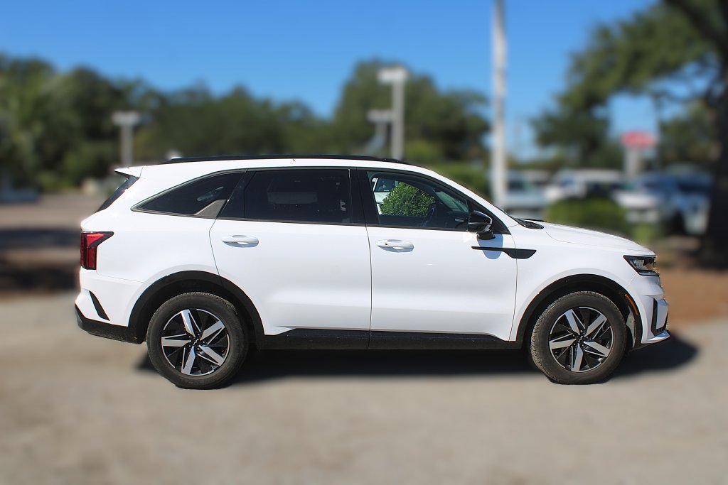 Certified 2023 Kia Sorento S w/ Panoramic Sunroof Package FWD image 5