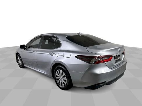 Used 2022 Toyota Camry LE image 6