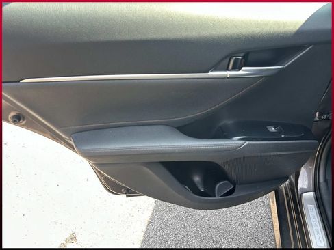 Used 2018 Toyota Camry XLE FWD image 20