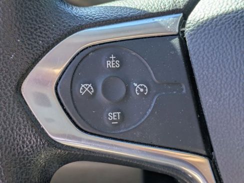 Used 2021 Chevrolet Traverse LS FWD image 11