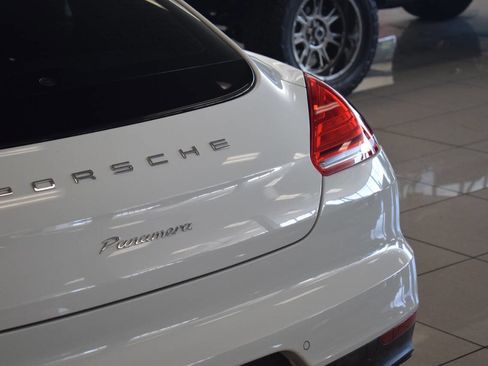 Used 2014 Porsche Panamera 4 image 24