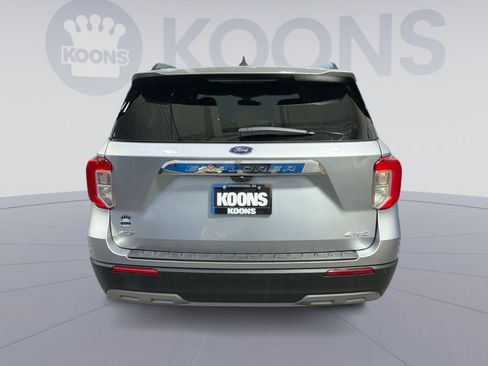 Used 2022 Ford Explorer XLT w/ Equipment Group 202A AWD/4WD image 5