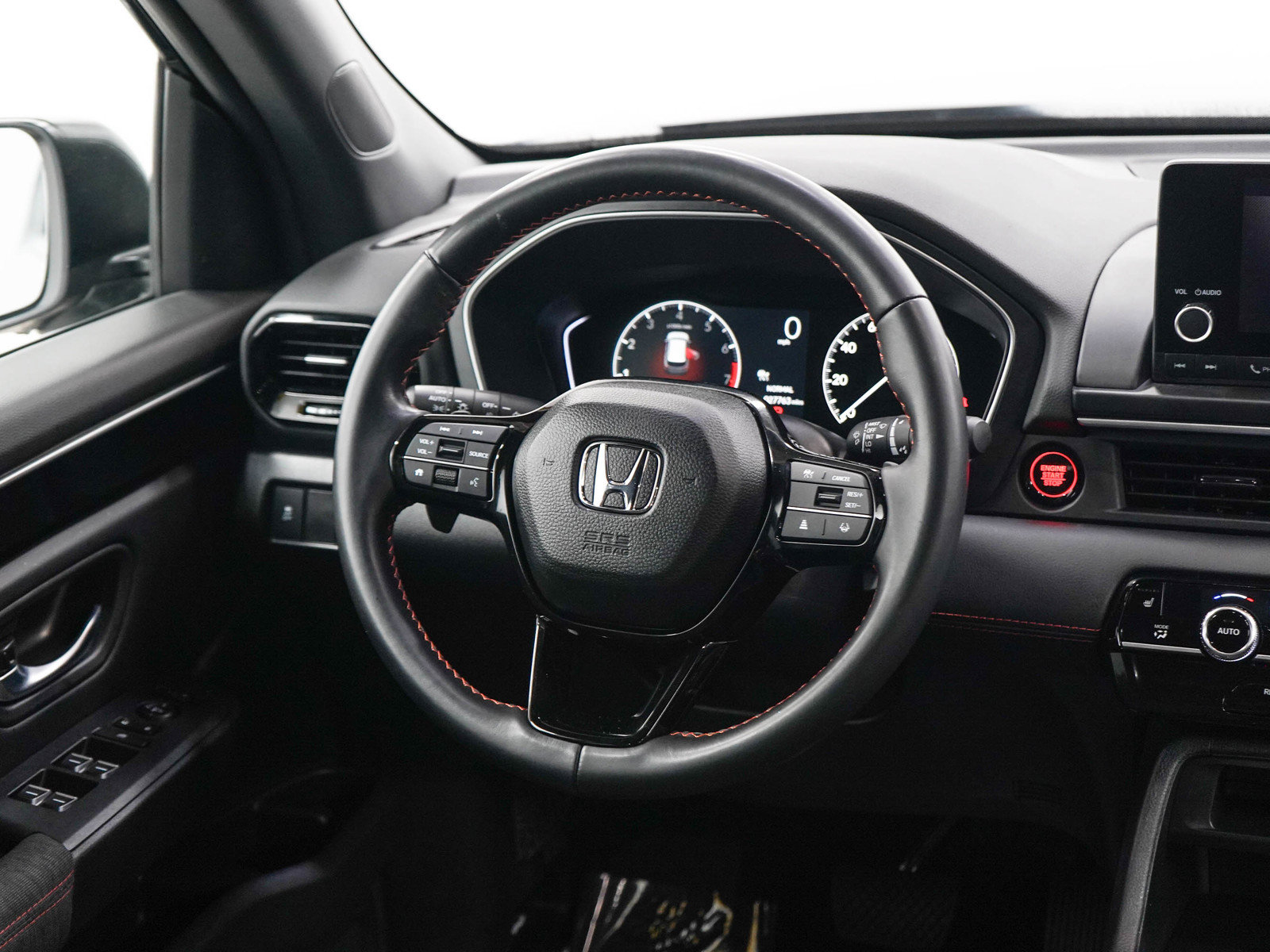 Used 2025 Honda Pilot Sport image 14