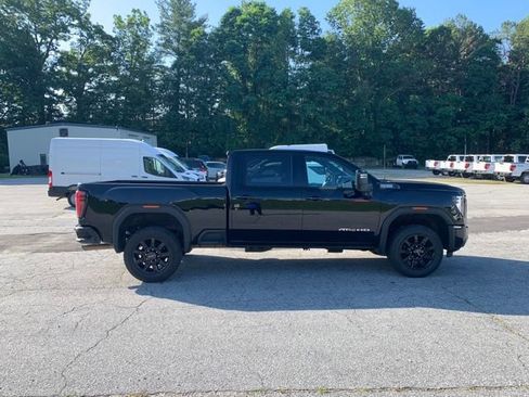 Used 2024 GMC Sierra 3500 AT4 w/ AT4 Preferred Package AWD/4WD image 11