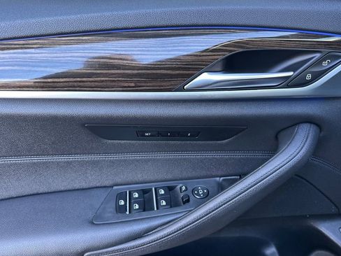 Used 2020 BMW 530e 530e iPerformance w/ Convenience Package image 10