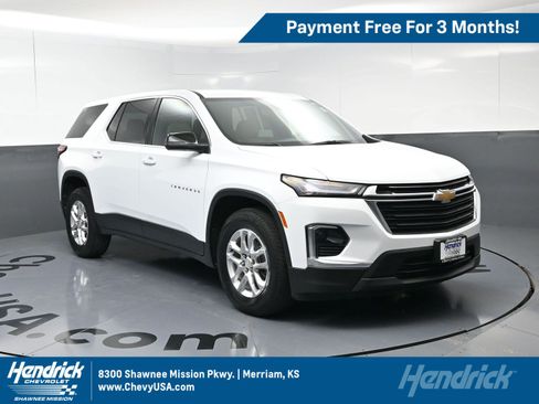 Used 2022 Chevrolet Traverse LS FWD image 1