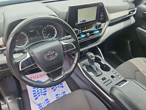 Used 2023 Toyota Highlander LE AWD/4WD image 12