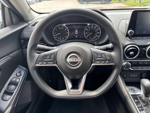 Used 2025 Nissan Sentra SV FWD image 25