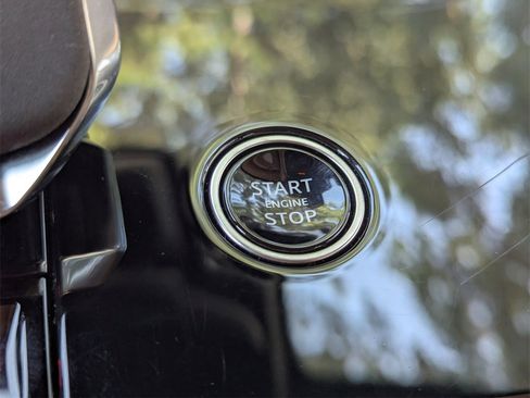 Used 2024 Land Rover Range Rover Sport SE image 21