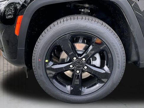 New 2026 Jeep Grand Cherokee Limited w/ Limited Altitude Package AWD/4WD image 32