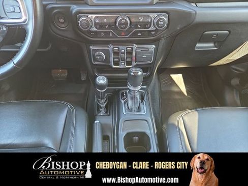 Used 2022 Jeep Wrangler Unlimited Sahara w/ LED Lighting Group AWD/4WD image 17
