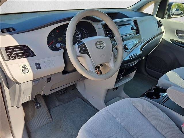 Used 2014 Toyota Sienna LE FWD image 10
