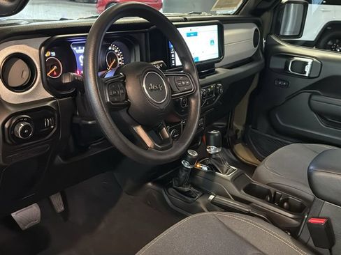 Used 2025 Jeep Wrangler Sport image 17