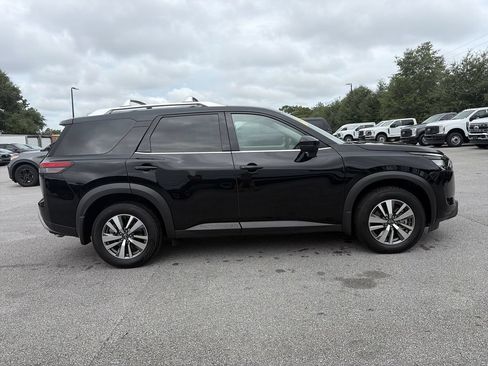 Used 2025 Nissan Pathfinder SL FWD image 8