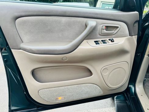 Used 2007 Toyota Sequoia SR5 AWD/4WD image 29