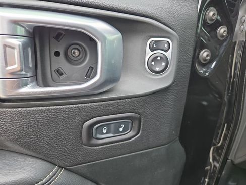 Used 2020 Jeep Wrangler Unlimited Sahara AWD/4WD image 18