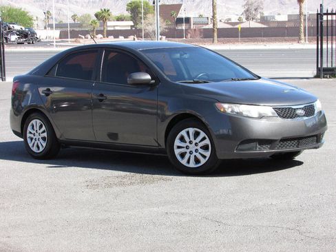 Used 2013 Kia Forte EX image 2