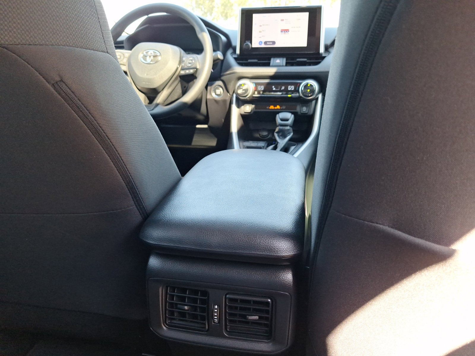 Used 2024 Toyota RAV4 XLE w/ Convenience Package FWD image 31