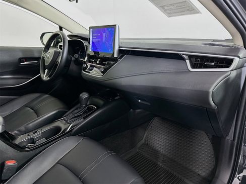 Certified 2025 Toyota Corolla XLE image 29