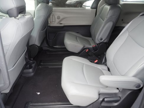 Used 2023 Toyota Sienna XLE image 13