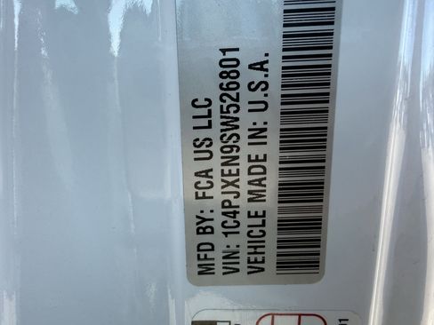 Used 2025 Jeep Wrangler Sahara image 33