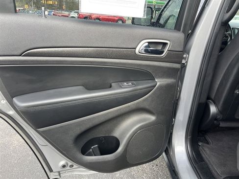 Used 2018 Jeep Grand Cherokee Laredo image 30