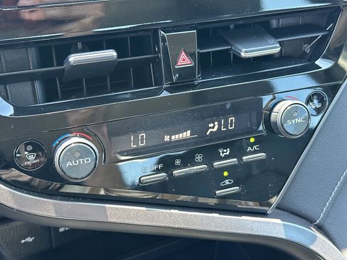 Used 2023 Toyota Camry SE image 16