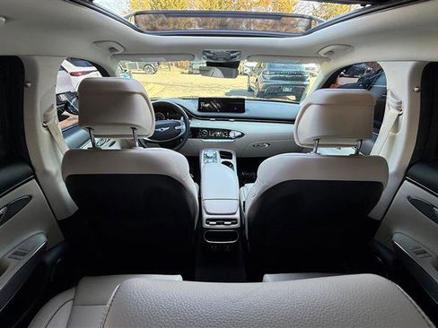 Used 2022 Genesis GV70 2.5T w/ Advanced Package image 34