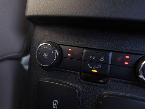Used 2018 Ford Explorer Limited w/ Equipment Group 301A FWD image 33