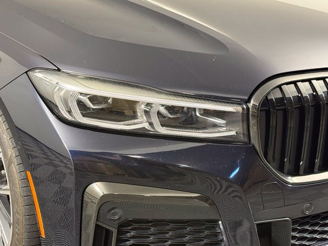 Used 2022 BMW 740i w/ M Sport Package RWD image 12