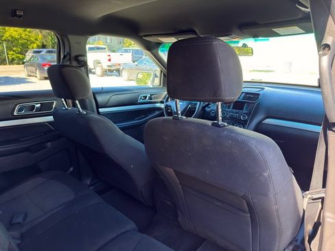 Used 2017 Ford Explorer XLT FWD image 26