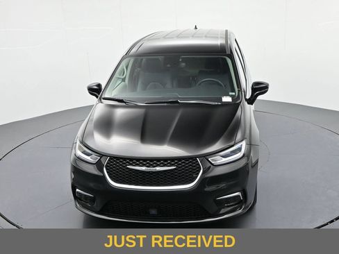 Used 2024 Chrysler Pacifica Touring-L FWD image 18