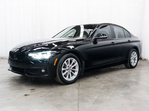 Used 2018 BMW 320i xDrive Sedan image 3