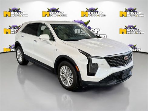 Used 2024 Cadillac XT4 Luxury image 3