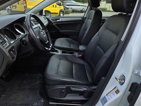 Used 2016 Volkswagen e-Golf SEL Premium w/ Driver Assistance Package image 16