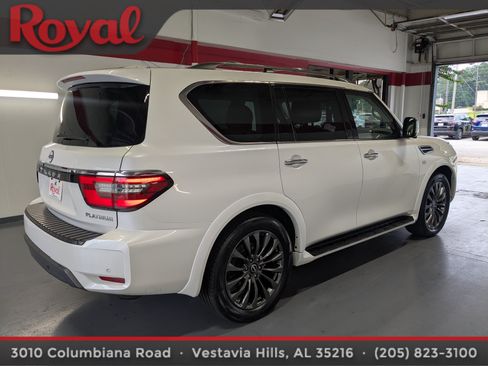 Used 2022 Nissan Armada Platinum w/ Captain's Chairs Package RWD image 4