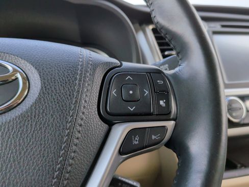 Used 2019 Toyota Highlander Limited image 25