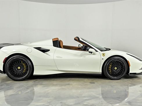Used 2022 Ferrari F8 Tributo RWD image 11